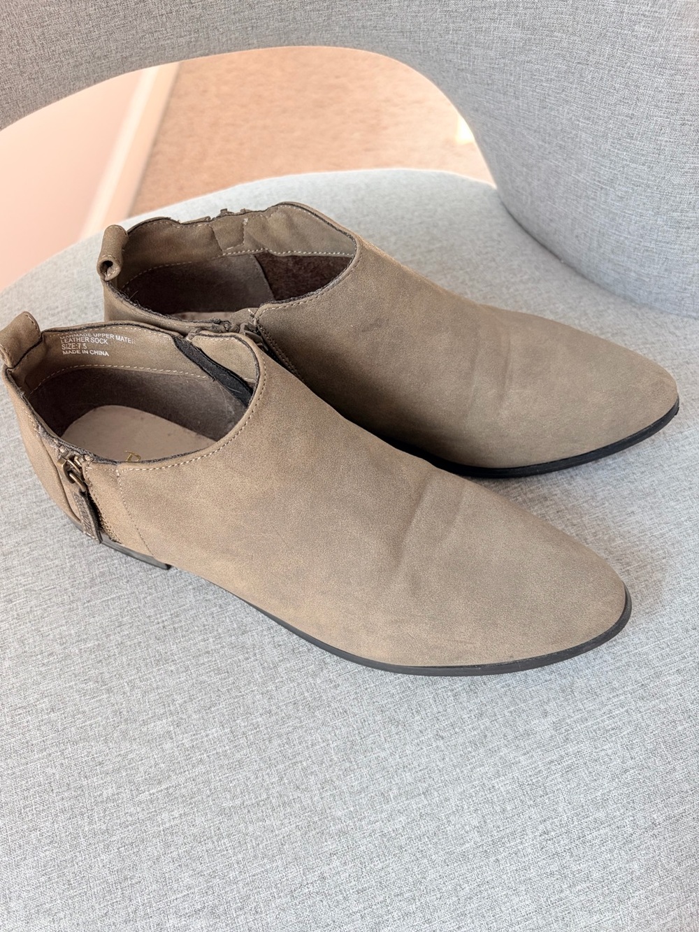 Brown Ankle Booties Zip Side Low Flat Heel Fall Winter Restricted Size 7